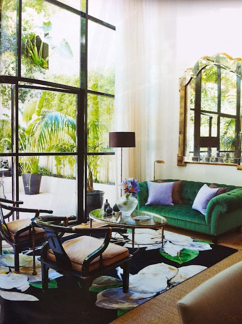 Great space. "Singapore Colonial mixed with Manhattan Glamour". Living room at Ben David's Sydney appartment. Magnolia Black rug by Vivienne Westwood from The Rug Company